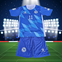 Učitajte sliku u preglednik galerije, Dječji nogometni dres Džeko BiH